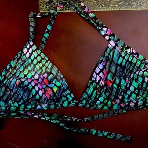 Pakaloha triangle top